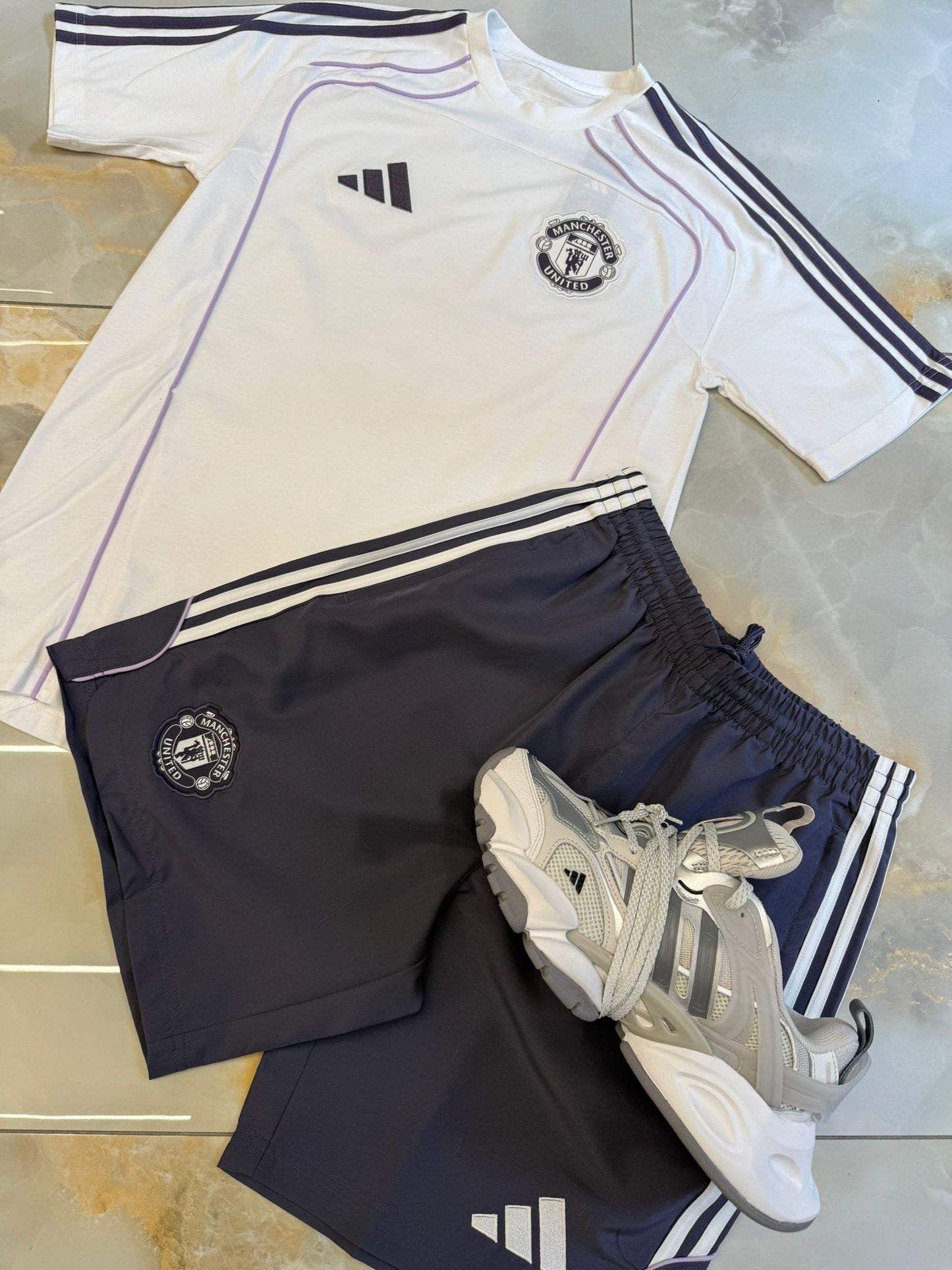Completino Manchester United Adidas
