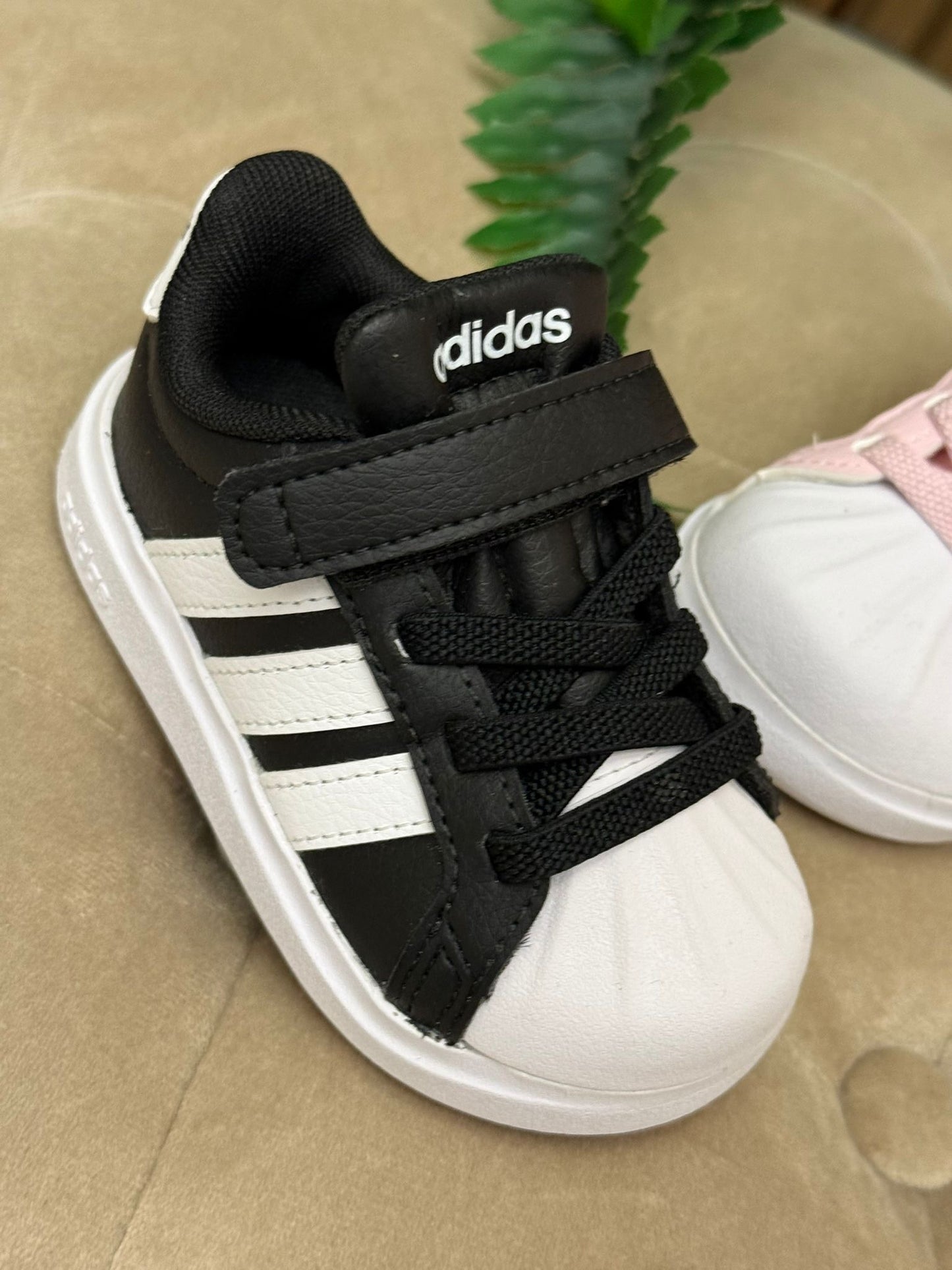 Adidas Wide baby