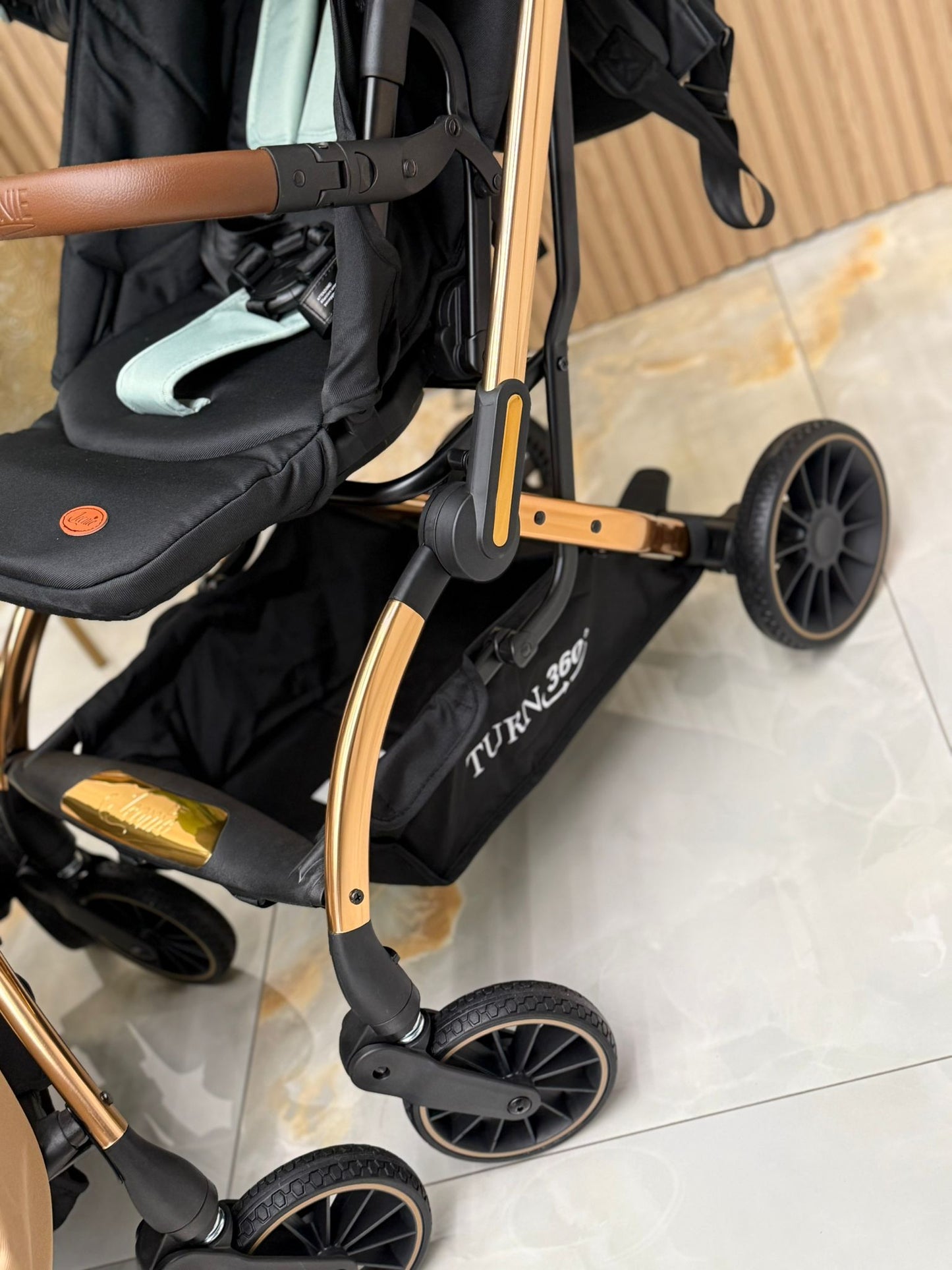 Passeggino LEONIE Turn 360