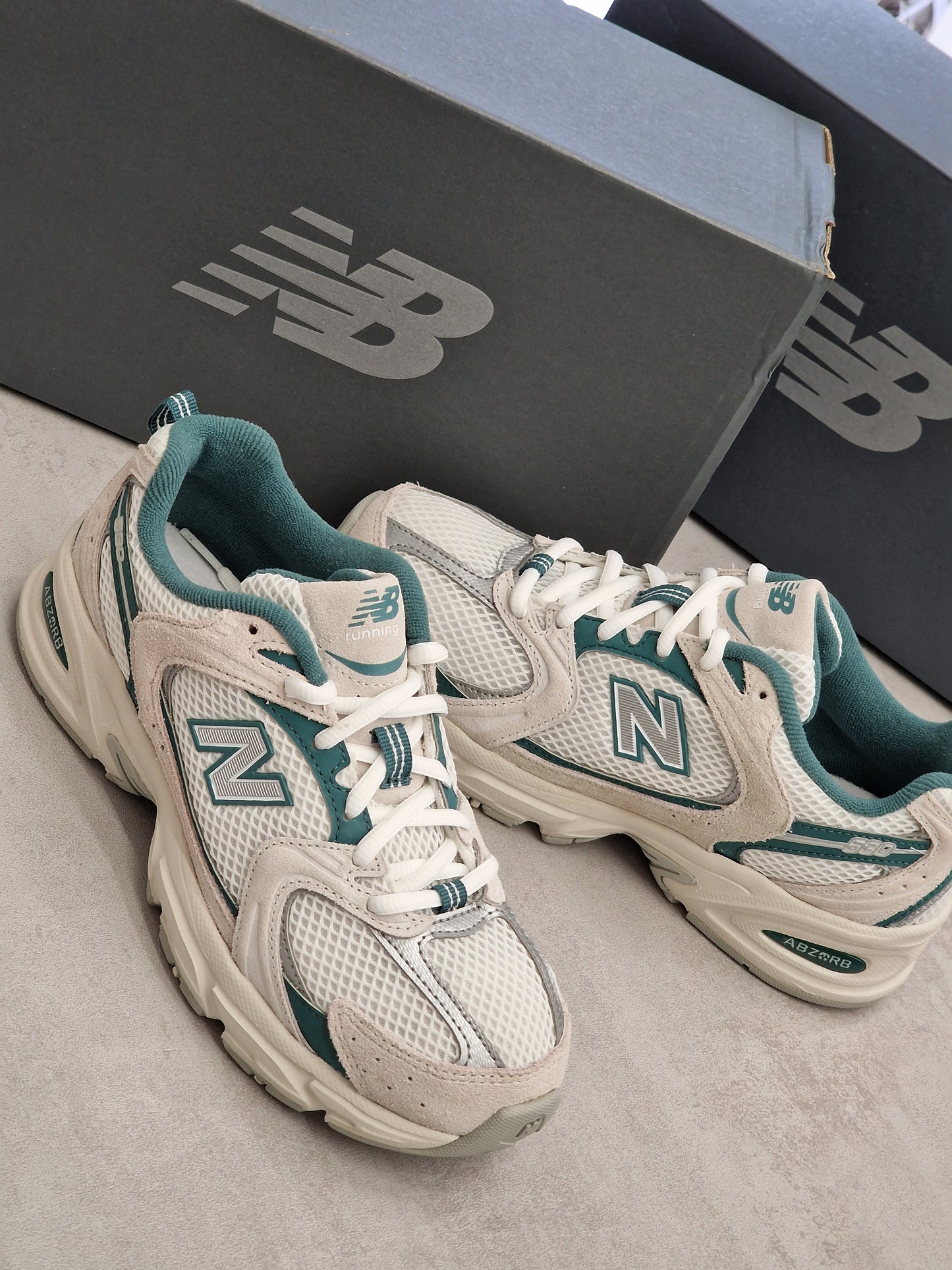 New Balance 530 White green