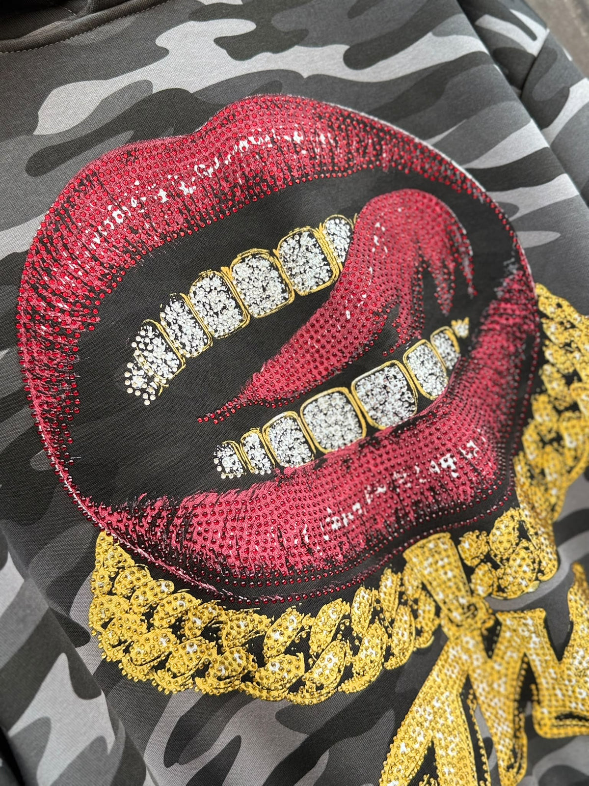 Felpa camo lips