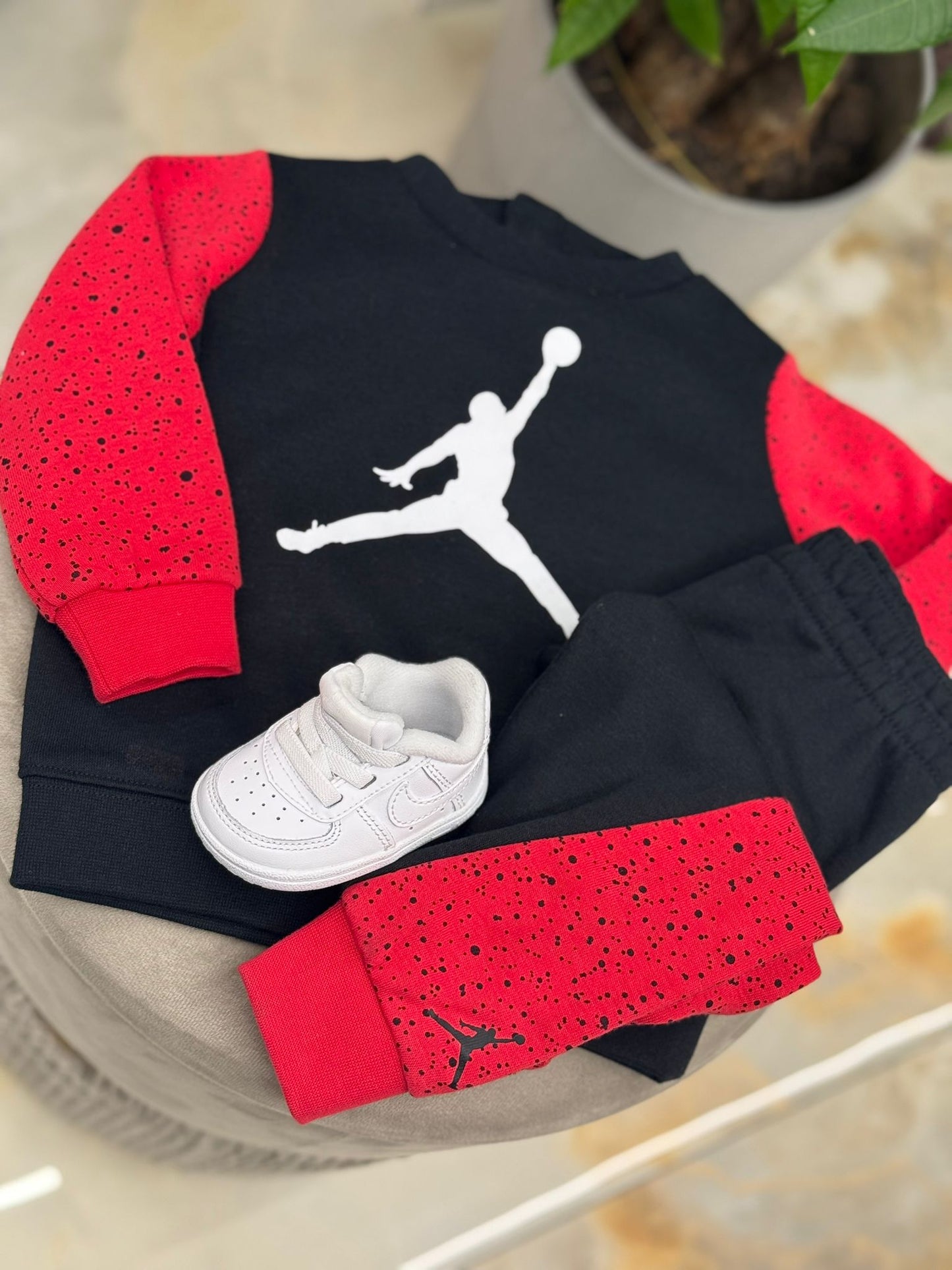 Tuta jordan nera e red pois