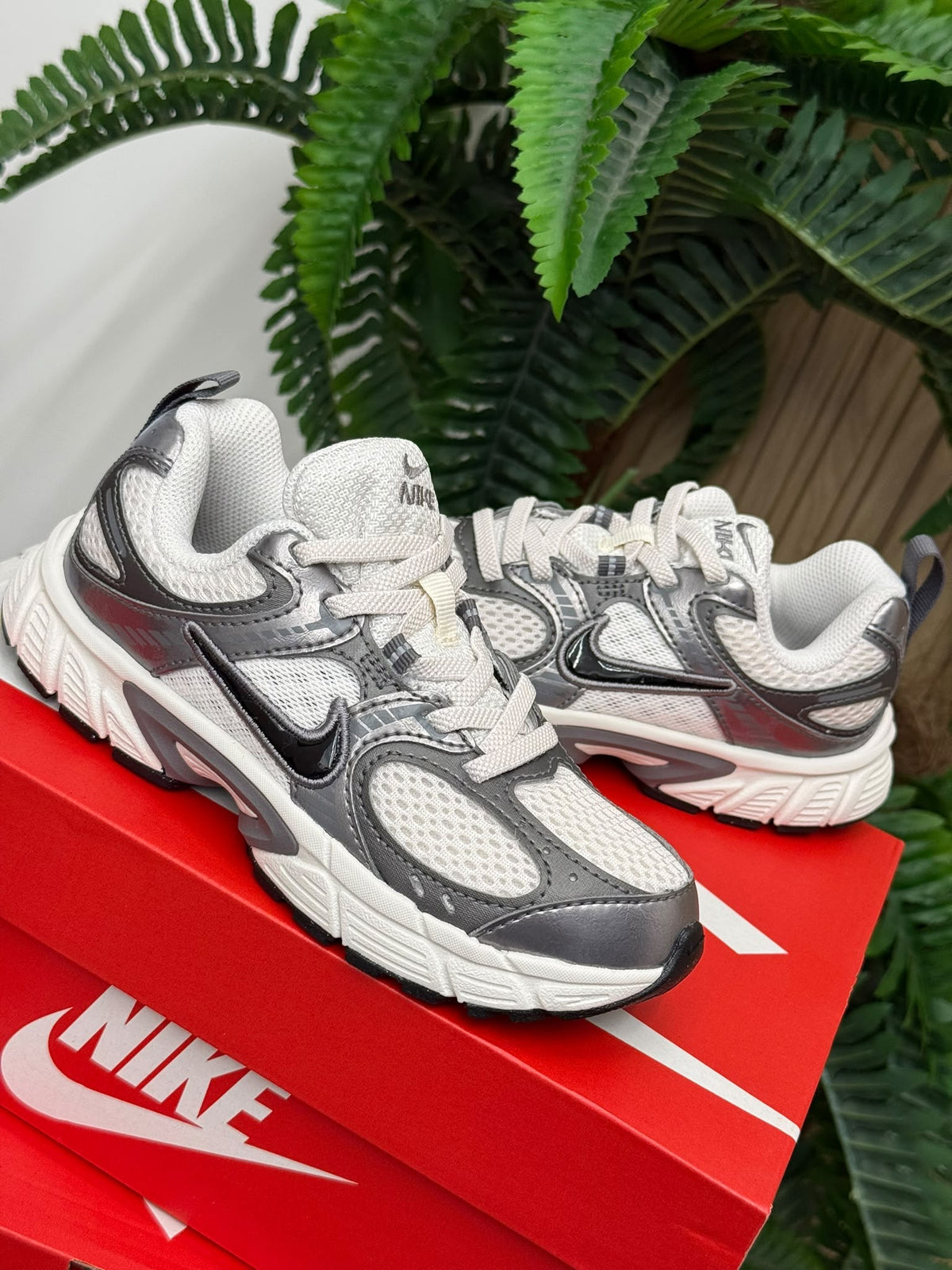 Nike V5 silver