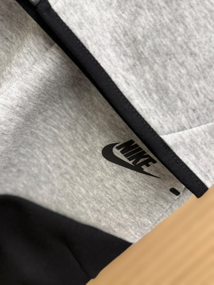 Tuta Nike Tech Fleece
