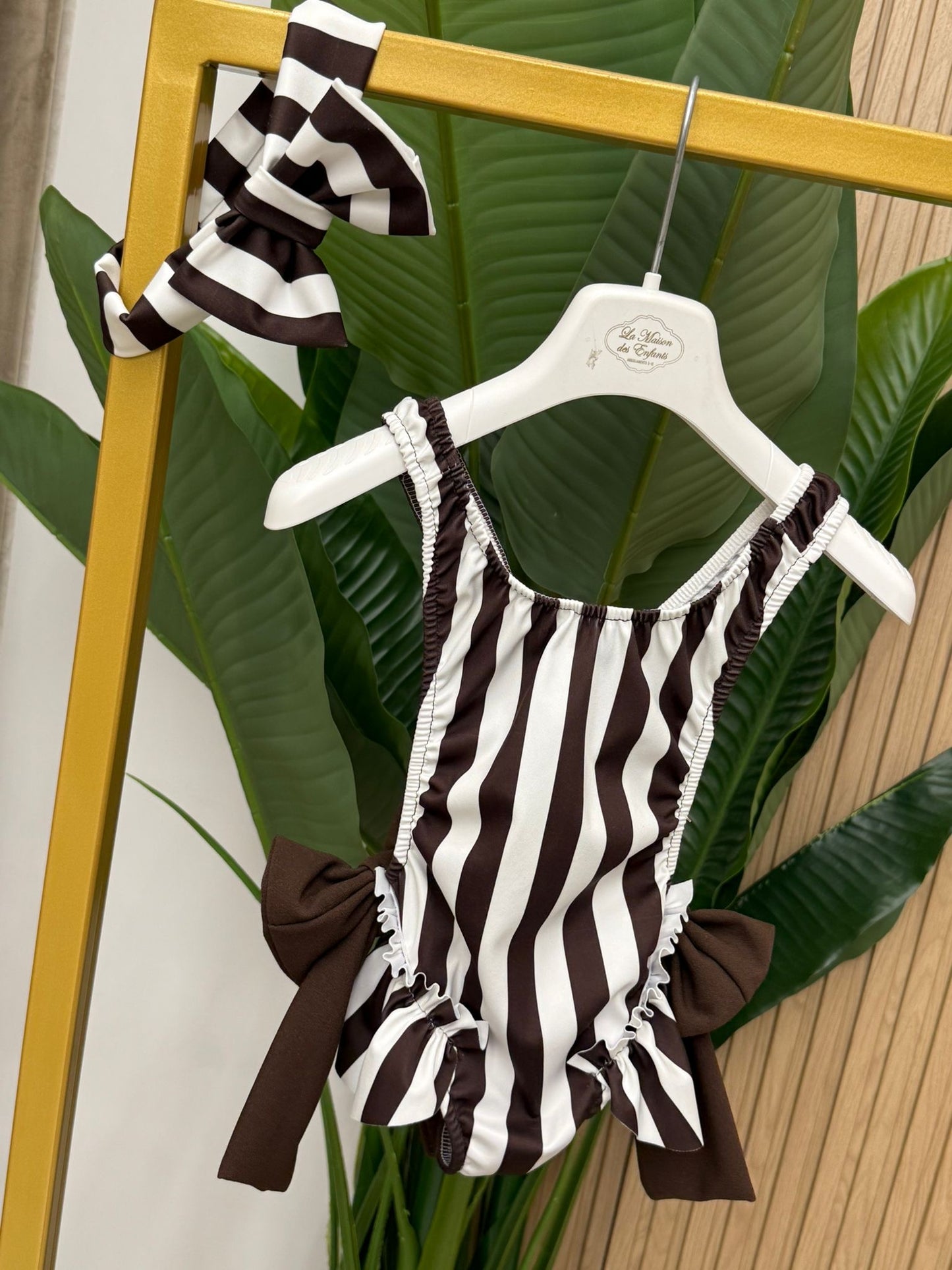 Costume Brown